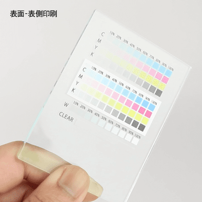 ガラスアクリルの表側印刷を表面から見た様子