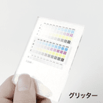 ホログラムグリッターのアクリルグッズの表面の見え方