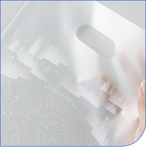 透け感のあるポリ袋にホワイトインクでおしゃれに